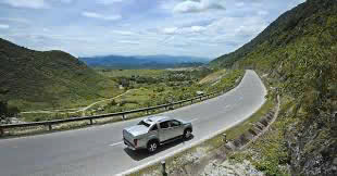 Cách xử lý vấn đề nguy hiểm khi ô tô xuống dốc dài và quanh co